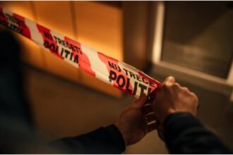 descoperire socanta in dambovta o mama si fiul ei in varsta de 5 ani au fost gasiti morti dupa ce ea a amenintat ca si da foc 68e629bb10241