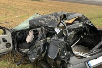 deveselu un sofer a intrat cu masina intr un copac 68fb35598b09f 1