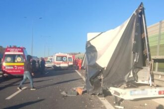 dex 12 un tir a lovit doua autoturisme 68f635c6ced0a