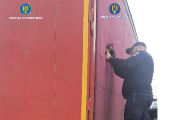 doi tineri palestinieni descoperiti ascunsi in semiremorca unui tir pe dn5 in judetul giurgiu 68e8be8a23b82