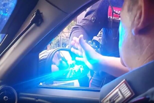 doua romance amenintate cu arma si fortate sa consume cocaina 68de4a1005116