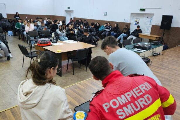 elevii din slatina invata sa salveze vieti defibrilator semiautomat montat la liceul economic petre s aurelian 68e64b4f4c702