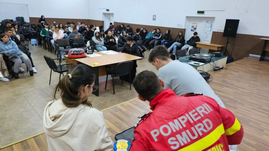 elevii din slatina invata sa salveze vieti defibrilator semiautomat montat la liceul economic petre s aurelian 68e64b4f4c702