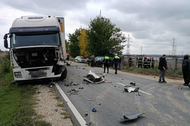 foto accident pe dn 64 la plesoiu cu un tir si un autoturism 68ef7ae5c0669