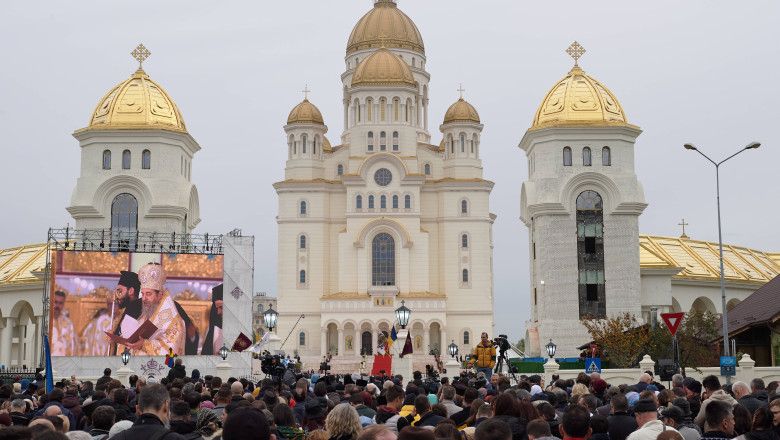 harta interactiva pentru a vedea in timp real unde se termina randul pelerinilor care trec prin altarul catedralei nationale 6900a2c5a55e3