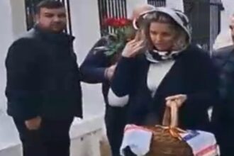 imaginile momentului cu cristela georgescu la biserica discreta si eleganta sotia liderului suveranist a ales smerenia si rugaciunea video 68ee198592c0c