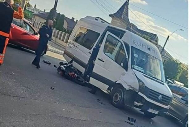 impact intre un microbuz si o motocicleta in caracal 68e7d8583c324