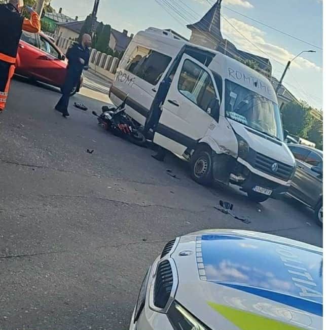 impact intre un microbuz si o motocicleta in caracal 68e7d8583c324