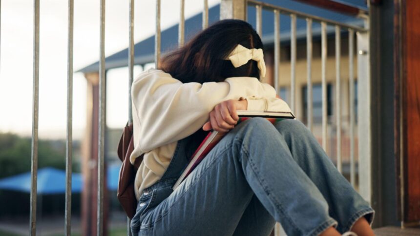 incident violent intr un liceu din slobozia o fata de 15 ani lovita de trei colege mai mari politia s a autosesizat 68dd0a4d81094