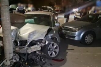 o tanara de 18 ani din caracal a provocat un accident rutier grav in craiova cu 5 masini implicate soferita si doi pasageri la spital video 68f9cb351a9b0