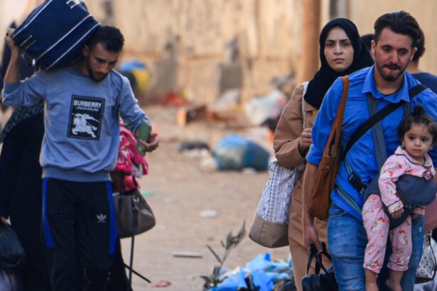 peste 100 de activisti care transportau ajutoare umanitare pentru gaza au fost expulzati de israel am fost opriti cu brutalitate si luati ostatici 68e1290b16457