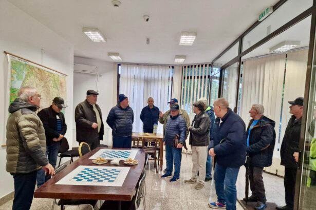 seniorii caracalului au club 68e54dfb42f53