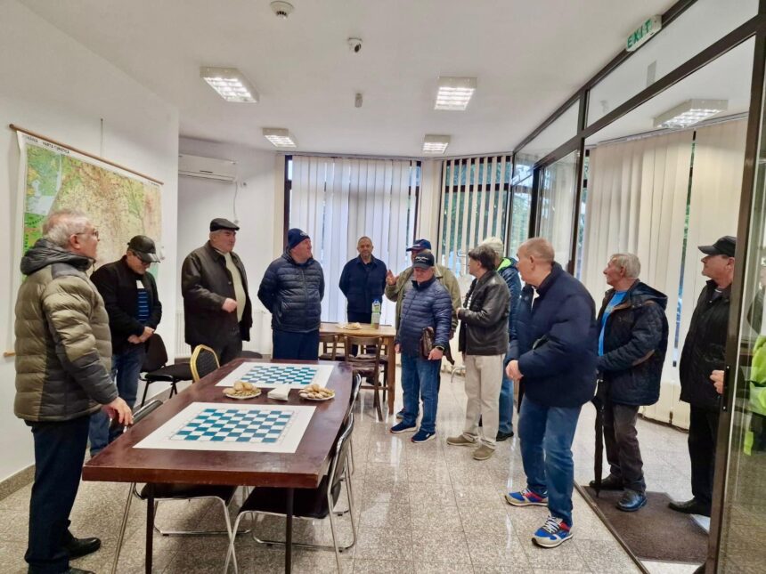 seniorii caracalului au club 68e54dfb42f53