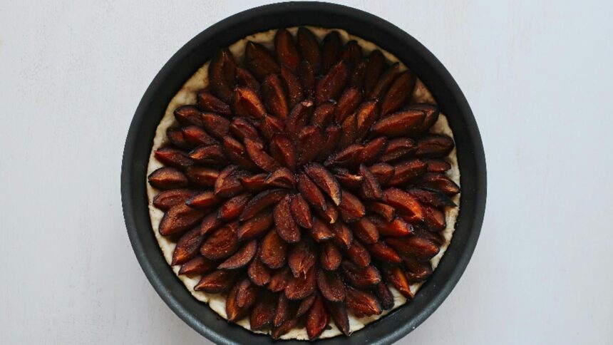 tarta cu prune reteta unui desert ideal pentru zilele de toamna 68de4ee342b10