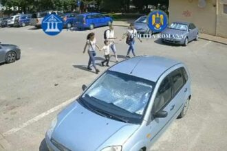 video se cere sprijinul cetatenilor pentru identificarea unor persoane care au comis un furt in bals 68e791e458f10