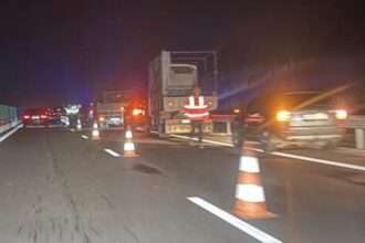 accident mortal pe drumul expres 12 un sofer care oprise vehicolul pe care il conducea din cauza unei defectiuni lovit de un autoturism foto 6913aac0504de