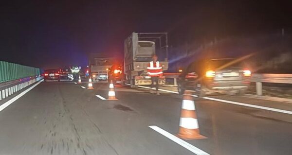 accident mortal pe drumul expres 12 un sofer care oprise vehicolul pe care il conducea din cauza unei defectiuni lovit de un autoturism foto 6913aac0504de