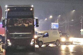 accident pe dn5 la jilava o duba de curierat a lovit un tir stationat pe marginea drumului 6928ab3482816