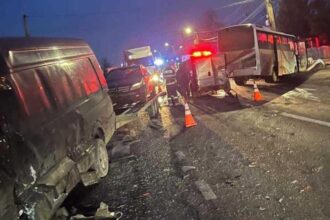 accident rutier in suceava coliziune intre doua autoutilitare si un autocar mai multe victime in urma impactului 69288cc0d4a6d