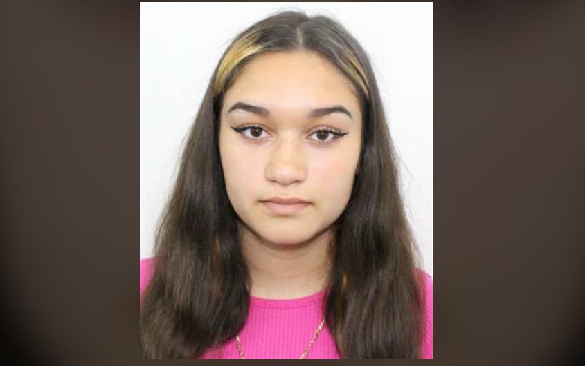 adolescenta din bals cautata de politisti dupa ce a plecat de acasa 6915f9444f5a9