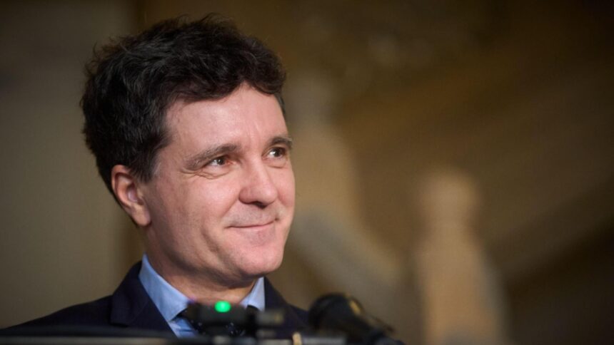 afacerile familiei lui nicusor dan controverse uriase cumnatul presedintelui retrocedare in timp record 6913189b0cc28