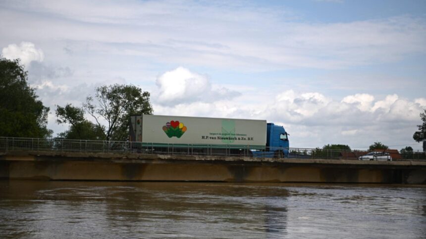 alerta de inundatii raurile din 11 judete sub supravegherea hidrologilor harta cu zonele vizate 69281c44138f1