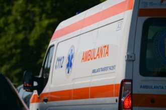 ambulanta privata pentru dializa implicata intr un accident rutier un pacient a ajuns la spital 692899c325e7c