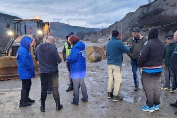 dezastru in buzau un drum judetean a fost grav avariat de ploile din ultimele zile 692bf1253ab05