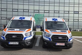 doua ambulante noi donate de alro spitalului judetean de urgenta slatina 69147324e5332