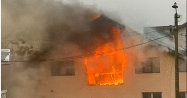 incendiu urias in olt casa si brutaria fostului primar al comunei valeni ion sofaru cuprinse de flacari devastatoare video 6910f64986d1e