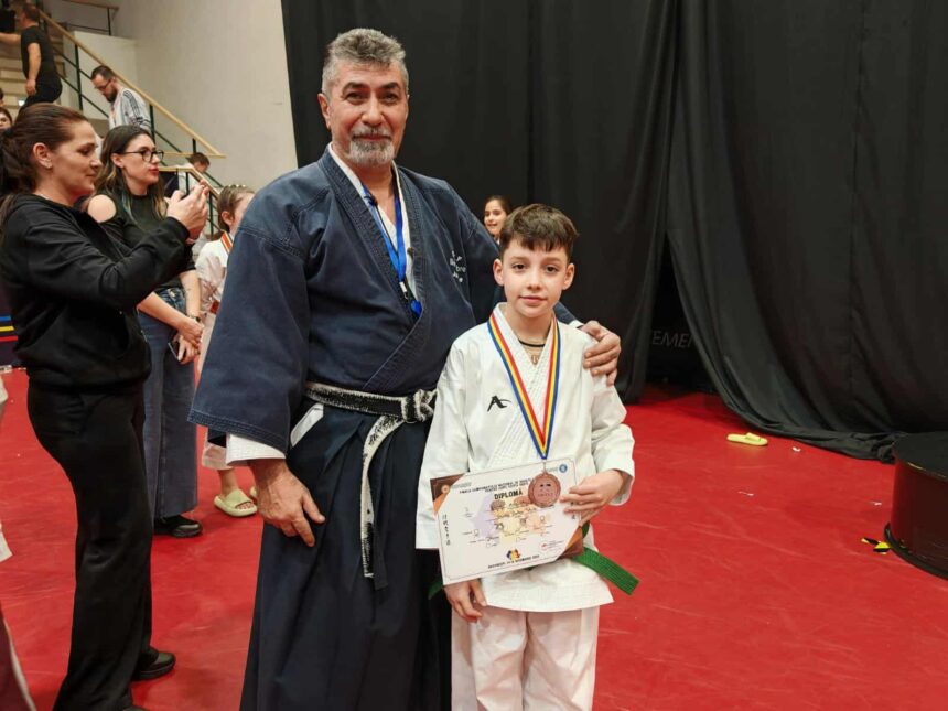 medalie de argint pentru andrei stefan dima sportiv legitimat la geido slatina la campionatul national de karate traditional 691acfdc955a5