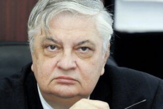 mircea cosea internat de urgenta profesorului i s a facut rau cu putin timp inainte sa intre in direct la o emisiune 692361bf9ce6c