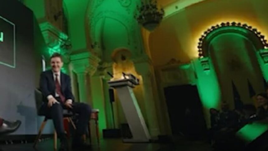 nicusor dan l a inlocuit pe orban cu inteligenta artificiala cum arata consilierul ai 6925c6e4ed61f