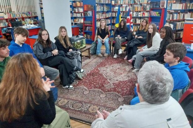 o delegatie de profesori si elevi francezi in vizita la biblioteca judeteana olt ion minulescu 69145397eee36