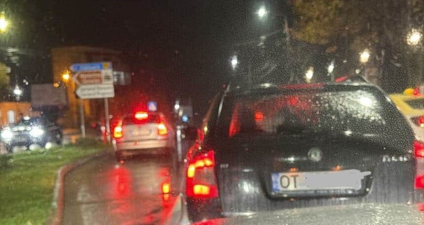 o tanara din slatina lovita de un autoturism pe trecerea de pietoni de la magazinul oltul 691df409dd356