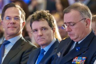 pe nicusor dan nu l deranjeaza ca pleaca americanii dar vrea arme reinarmarea nu este o alegere 690c6d19e0021