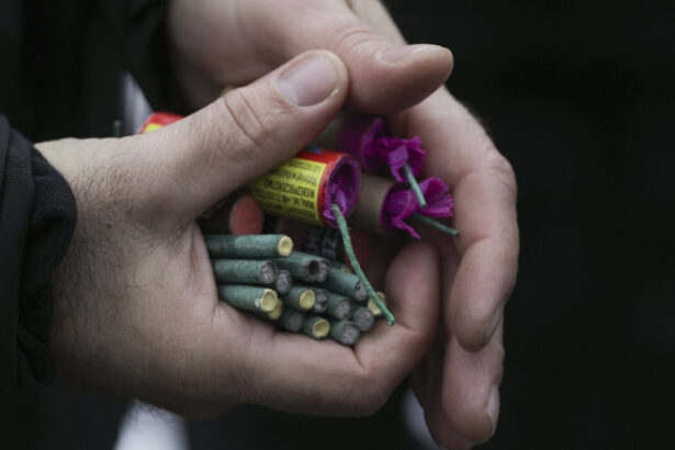 politia romana a anuntat controale stricte la petarde si artificii verificari inclusiv pe internet si la firmele de curierat 69204105d8b8f