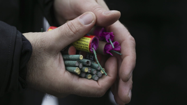 politia romana a anuntat controale stricte la petarde si artificii verificari inclusiv pe internet si la firmele de curierat 69204105d8b8f