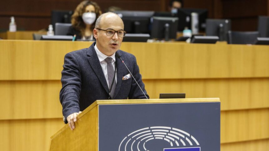 rares bogdan comisia europeana trebuie sa coboare din turnul de fildes si sa revina printre cetatenii europei 6915b3466d180