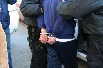 trei tineri din izvoarele dupa gratii pentru agresarea fizica a unui barbat 6911bafc8b6ee