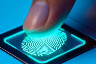 ue accelereaza pasaportul digital pe telefon dar apar temeri privind supravegherea biometrica 6921471f4bdee