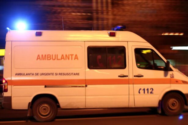 un medic a fost dat afara iar altul s a ales cu 10 taiere salariala dupa ce un batran din targu jiu a murit plimbat intre spitale 69299dde2baaf