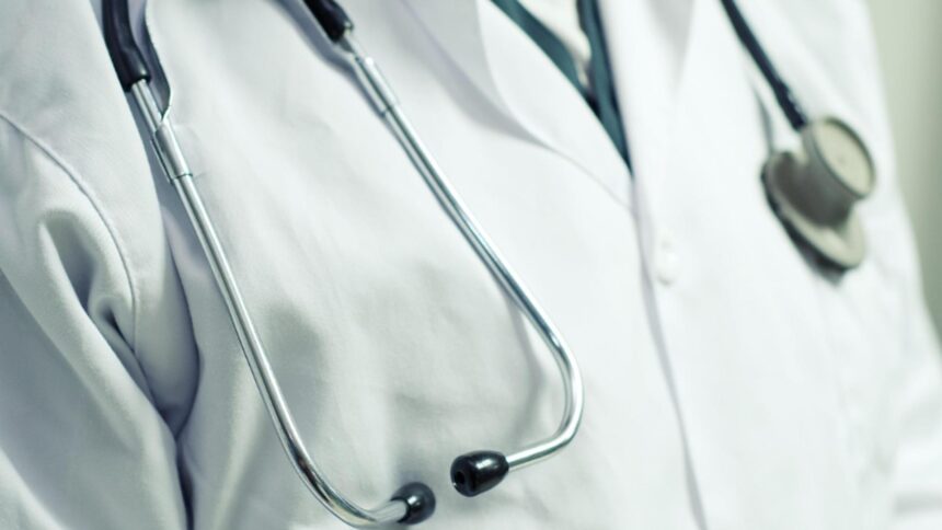 un medic stomatolog a fost retinut dupa ce ar fi agresat sexual o tanara venita la un interviu acelasi barbat este cercetat si intr un alt dosar 6927494f78b0d