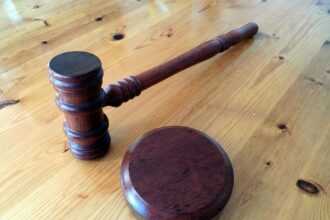 un tanar din izbiceni condamnat la 10 ani de inchisoare pentru uciderea mamei sale crima care a cutremurat o comunitate 69086b91025ad