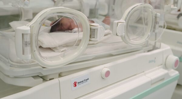 vesti bune in demografia oltului natalitatea a crescut cu 169 in vreme ce mortalitatea a scazut cu 238 690f8cb579818