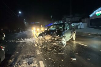 accident cu doua autoturisme implicate la plesoiu soferul vinovat a plecat de la locul evenimentului 6950e6d5b0b0c