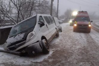 accident grav in judetul iasi un microbuz cu 7 persoane s a rasturnat intr un sant foto 694bc07a07473