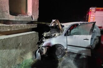 accident urmat de incendiu la intrarea in slatina victima este un tanar de 31 de ani foto 692fdc4de88b6