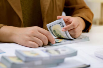 analiza romania atrage investitii din regiune dar investeste putin in afara granitelor explicatia unui paradox economic 69425238d20e4