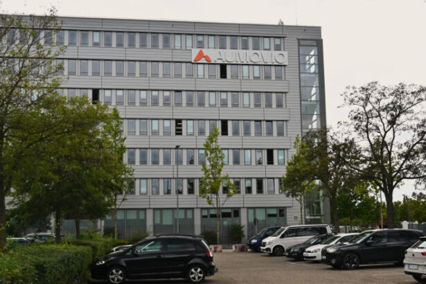 aumovio a anuntat reduceri de personal la nivel national restructurarea vizeaza 641 de posturi pana la finalul lui 2026 69315b64002ae